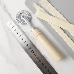 Ravioli Cutter Wheel with Wooden Handle, Zinc Alloy Pizza Cutter for Kitchen