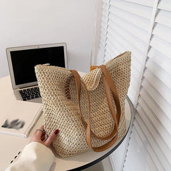 Stylish Woven Shoulder Bag for Travel and Beach