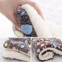 Graphic Pattern Dog Blanket Plush Mat - Soft Calming Blanket for Pets