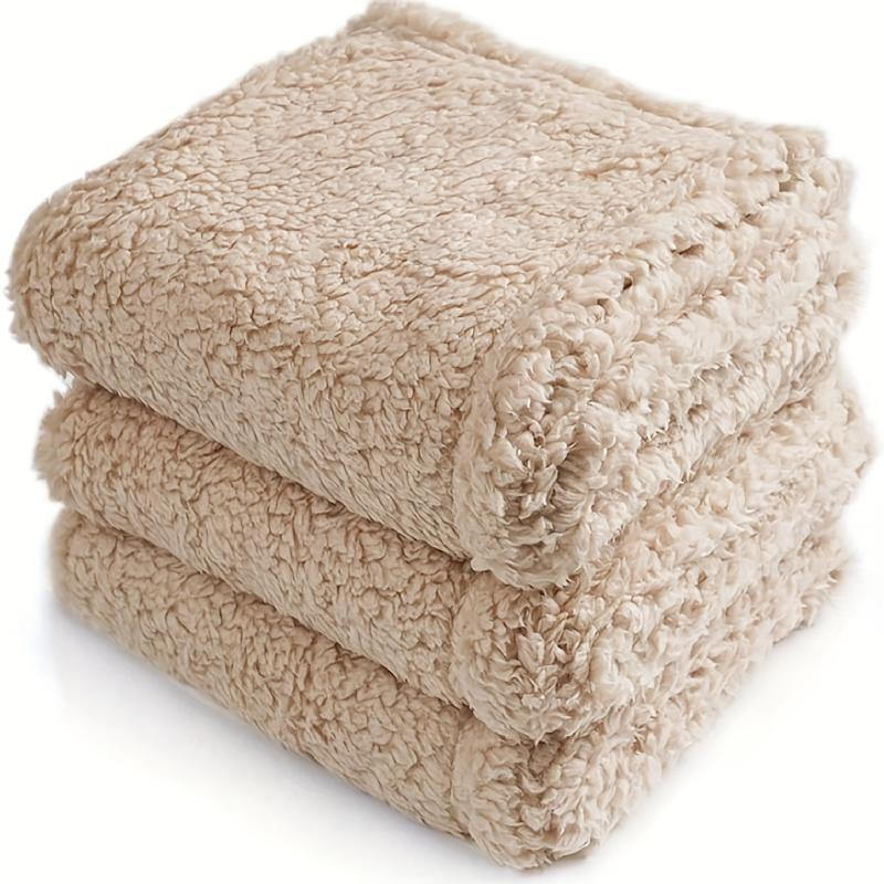 Soft Plush Blanket for Dogs and Cats - Warm Mat for Sleeping, Playing, Snuggling