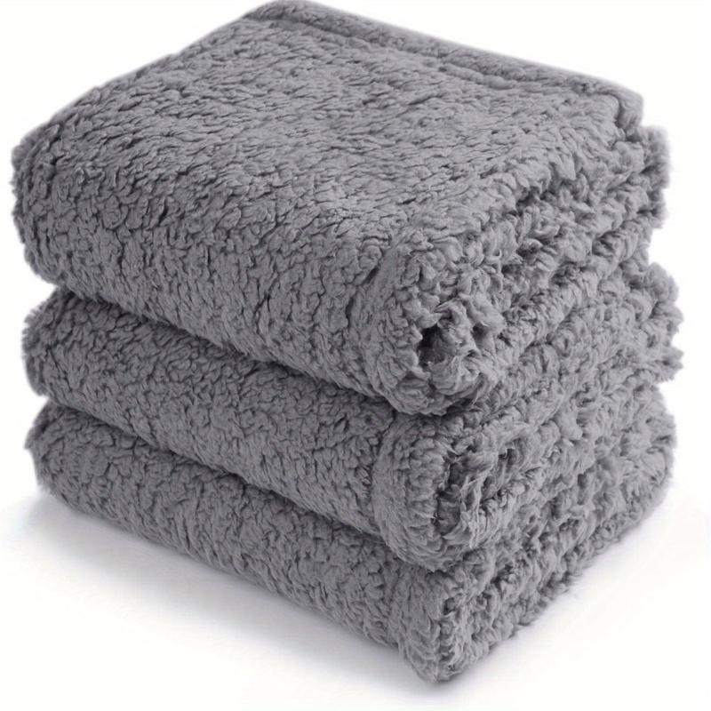 Soft Plush Blanket for Dogs and Cats - Warm Mat for Sleeping, Playing, Snuggling