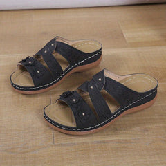 Women's Flower Decor Slide Shoes Comfortable Perforated Sandals