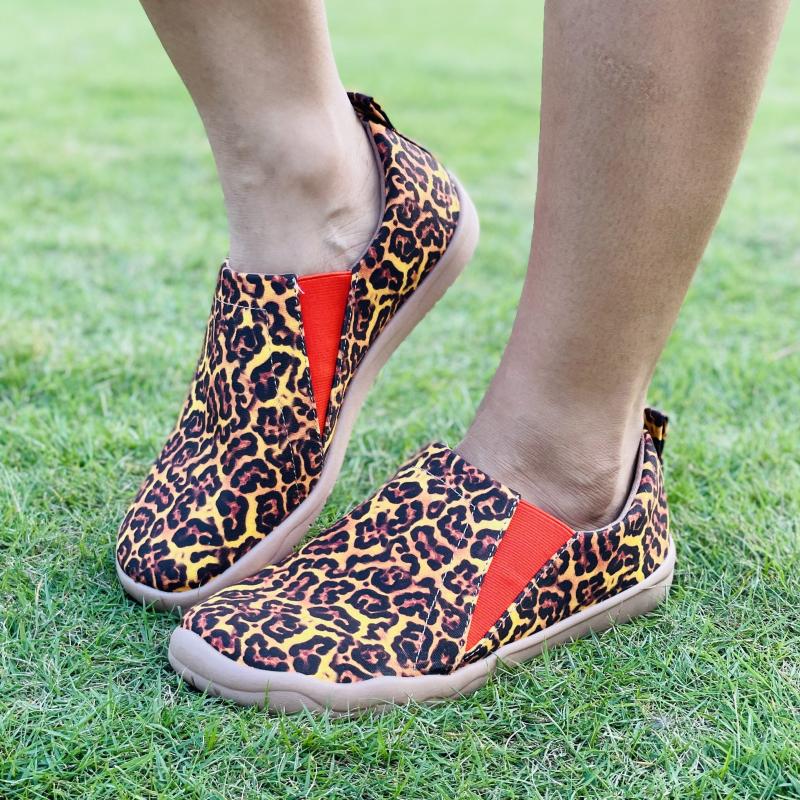 Leopard Pattern Canvas Slip On Round Toe Shoes