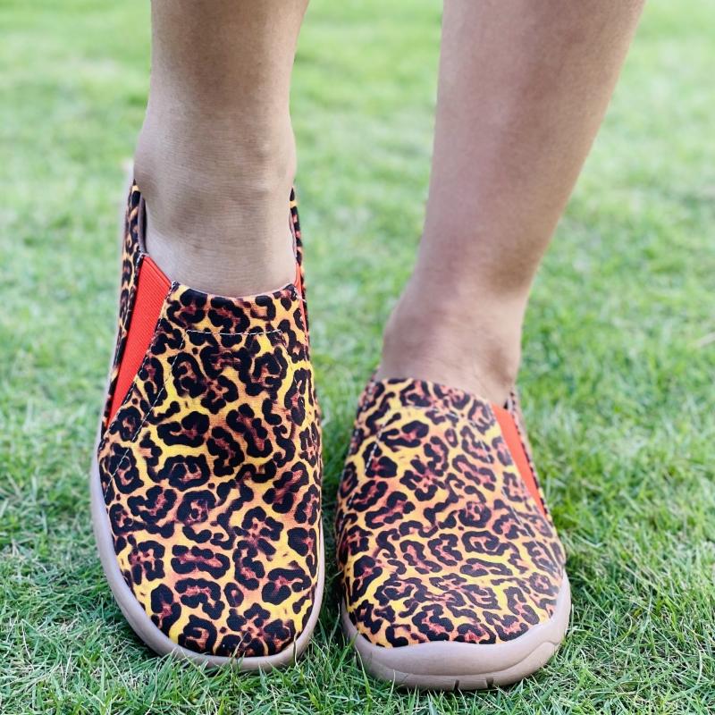 Leopard Pattern Canvas Slip On Round Toe Shoes