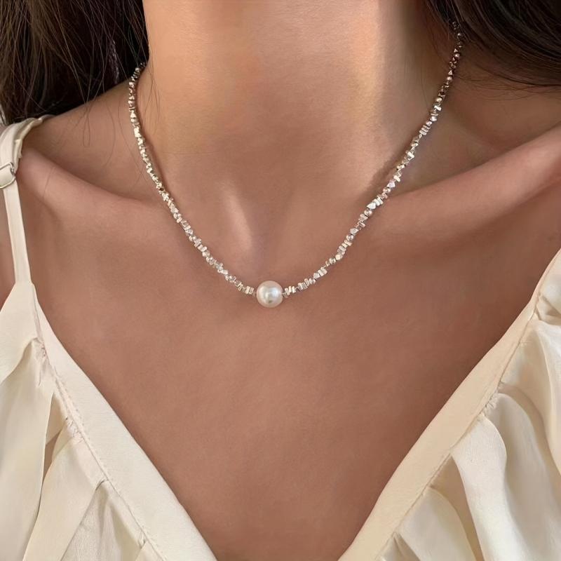 Elegant Silvery Pearl Necklace