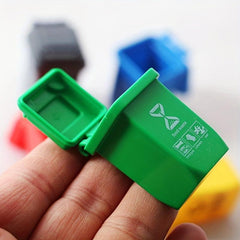 Mini Trash Can with Openable Cover for Dollhouse Play House Decoration