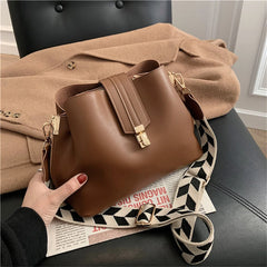 Large Capacity Shoulder Bag Women Handbags Retro Crossbody Bags