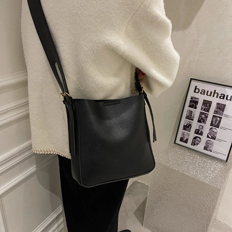 Large Capacity Bucket Bag Travel Office Handbag