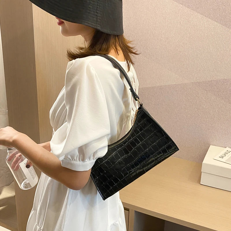 Retro Casual Shoulder Bag Women Totes Solid Chain Handle