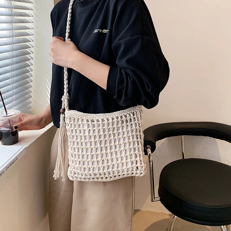 Retro Woven Woolen Crossbody Bag with Tassel Beach Shoulder Handbag