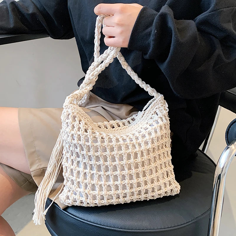 Retro Woven Woolen Crossbody Bag with Tassel Beach Shoulder Handbag