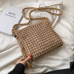 Retro Woven Woolen Crossbody Bag with Tassel Beach Shoulder Handbag