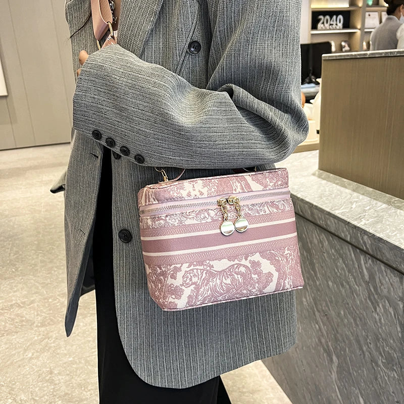 Retro Lady Cosmetic Bag Makeup Travel Organizer Lipstick Case