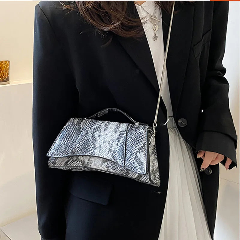Vintage Snake Pattern Totes Bag with Chain Handbag