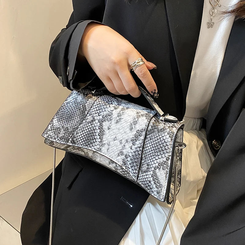 Vintage Snake Pattern Totes Bag with Chain Handbag