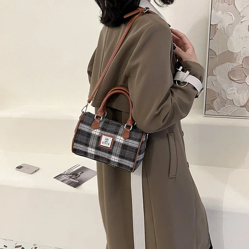 Women's Casual Lattice Messenger Bag Western Retro Art In Handbag