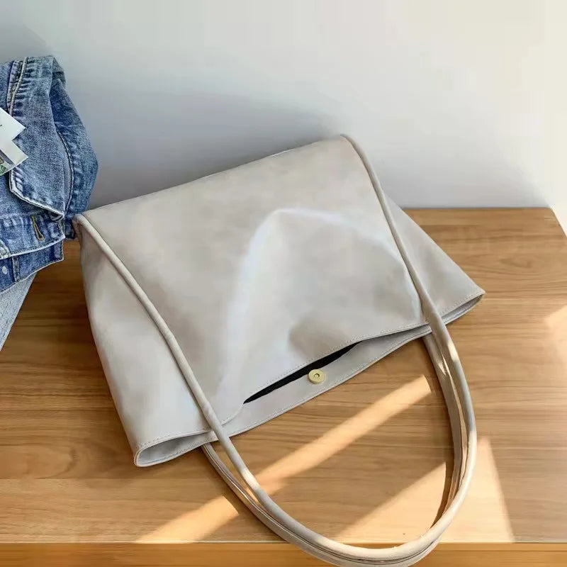 Large-Capacity Women's Shoulder Bag Retro Tote Commuter Leisure Handbag