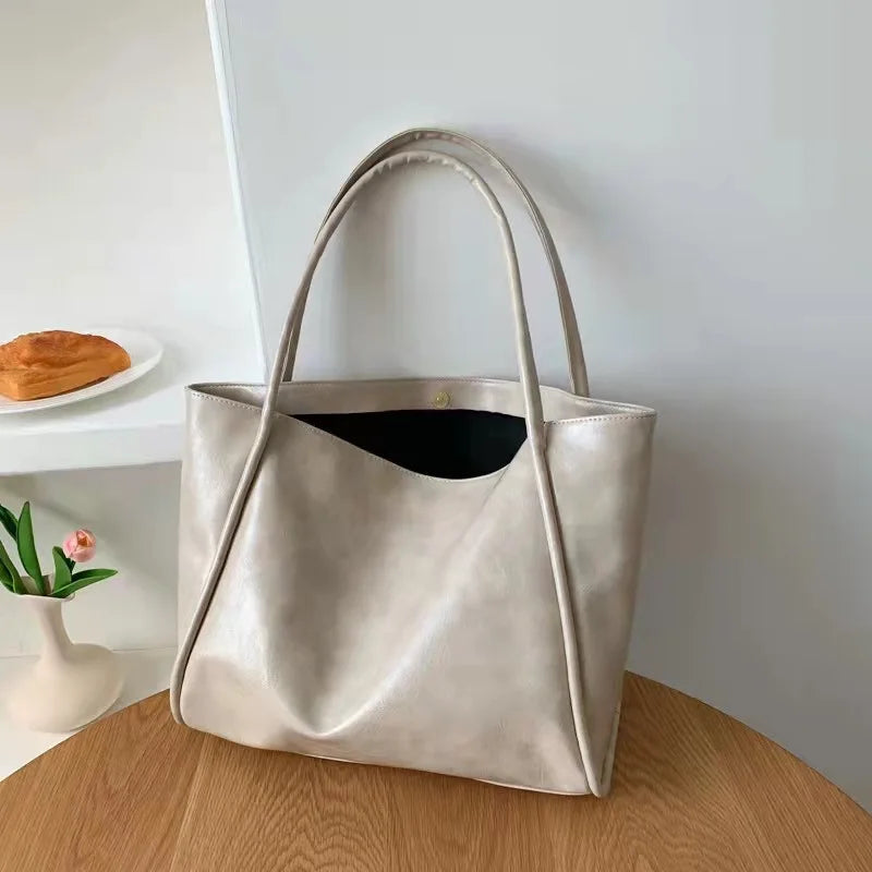 Large-Capacity Women's Shoulder Bag Retro Tote Commuter Leisure Handbag