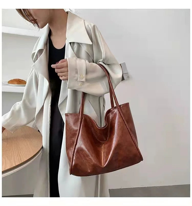 Large-Capacity Women's Shoulder Bag Retro Tote Commuter Leisure Handbag