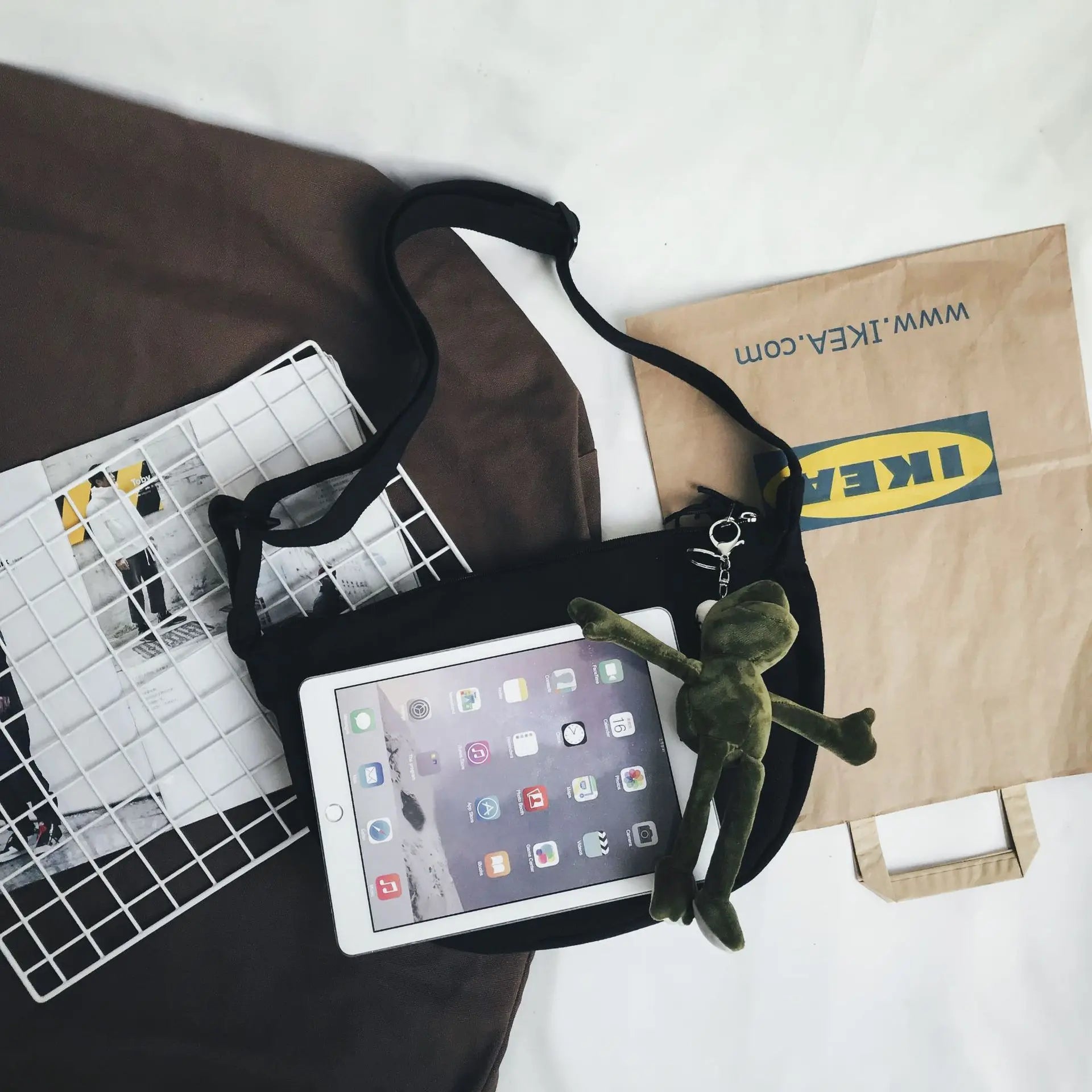 Hobos Women's Canvas Shoulder Bag