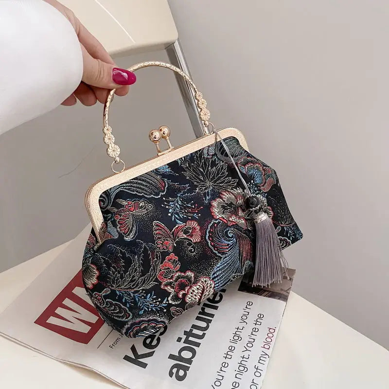 Vintage Chain Women Shoulder Crossbody Bag Flowers Fringe Bag Small Shell Lock B