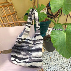 Vintage Style Ink Print Shoulder Bag - Faux Fur Hand Bag