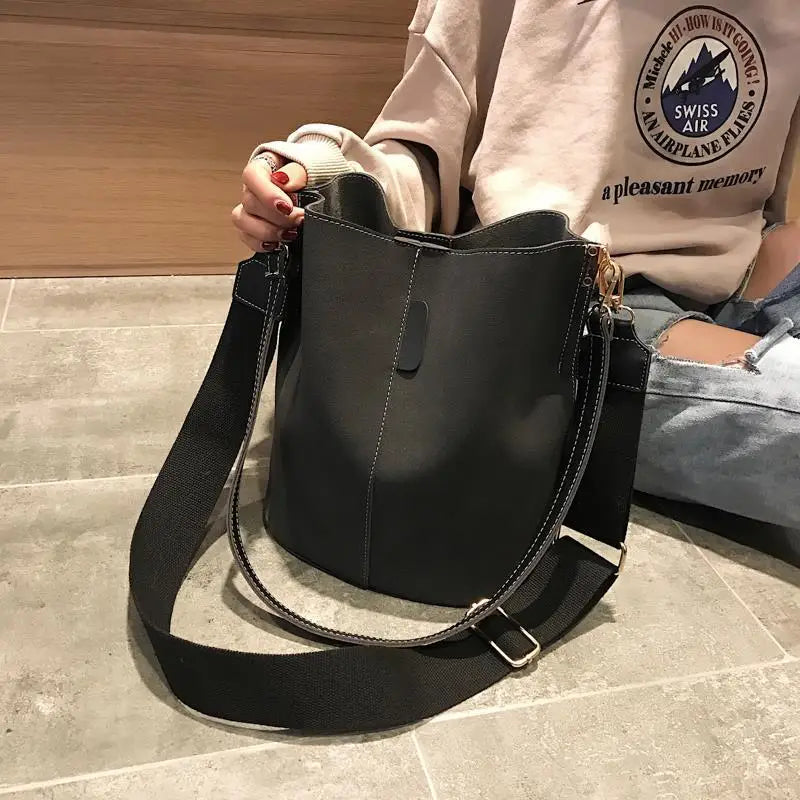 Women Solid Pattern Shoulder Bag Capacious Handbag Retro Shopping Bags