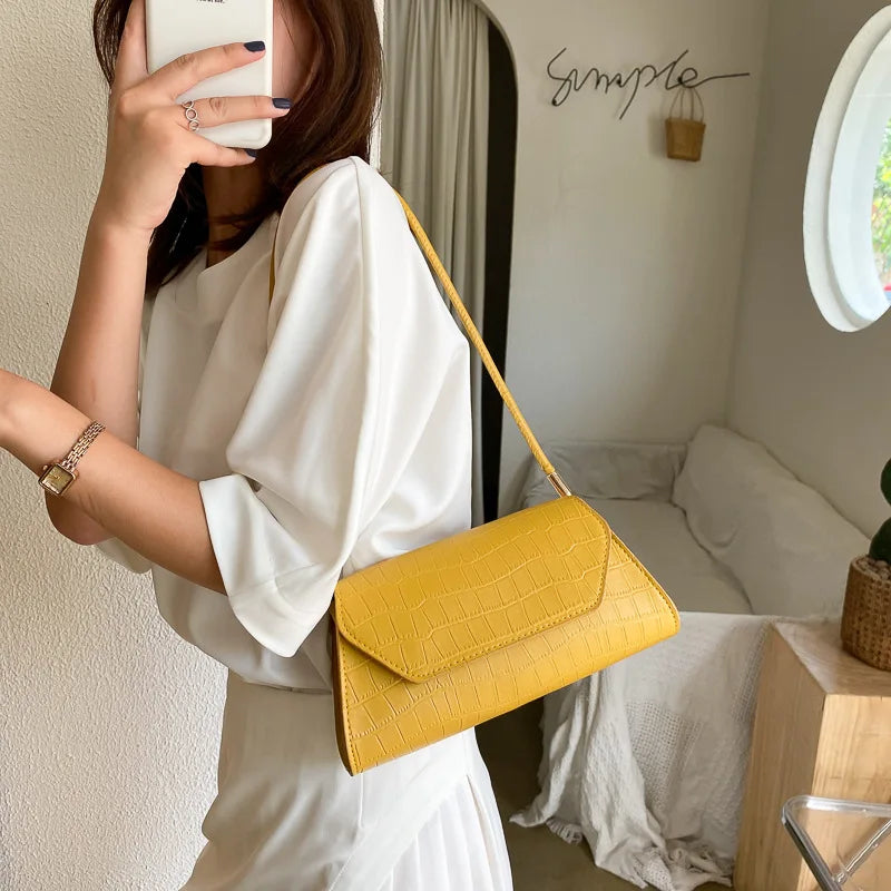 Retro Casual Women's Chain Handbags PU Leather