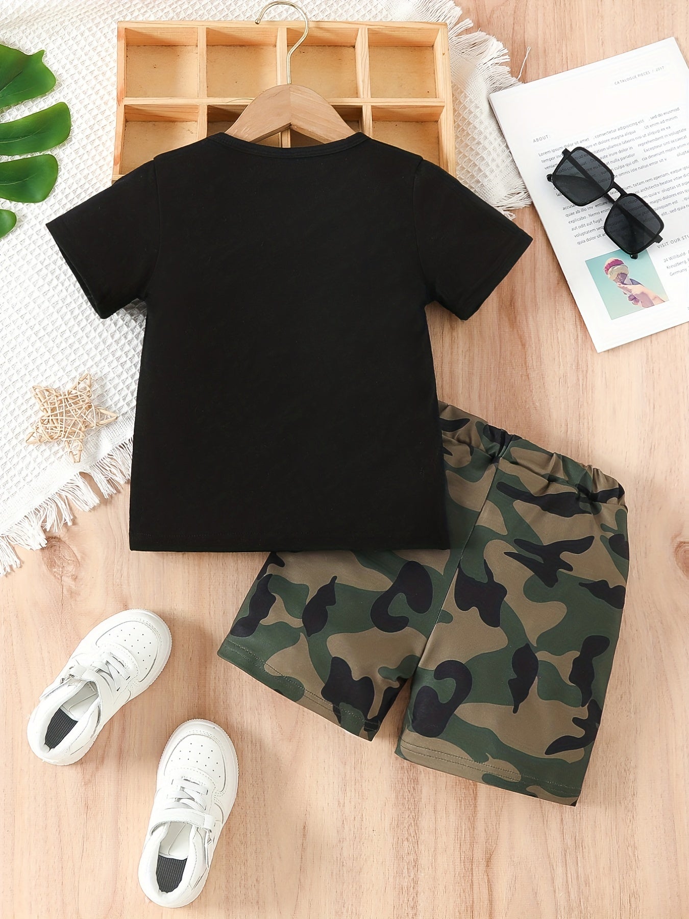 Boys Dino & Letter Print Short Sleeve T-shirt & Camo Shorts Set
