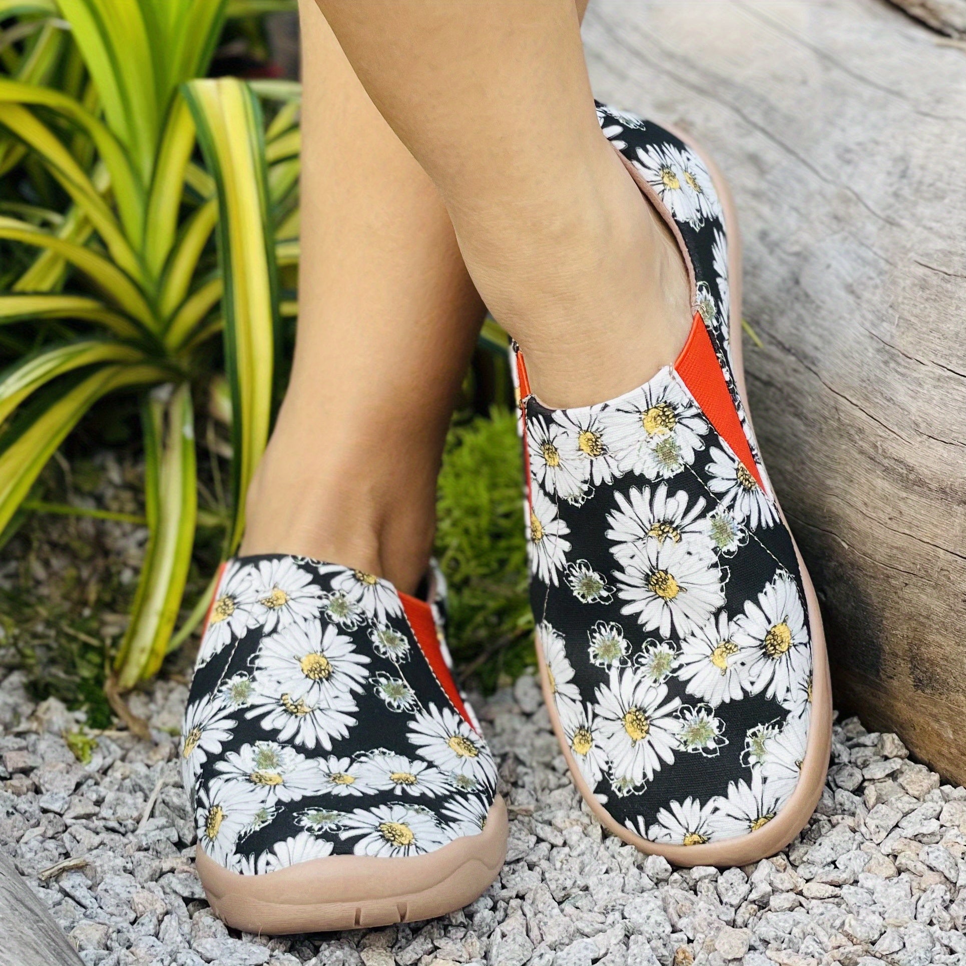 Women's Daisy Print Canvas Shoes Lightweight Low Top Slip On Flat Shoes