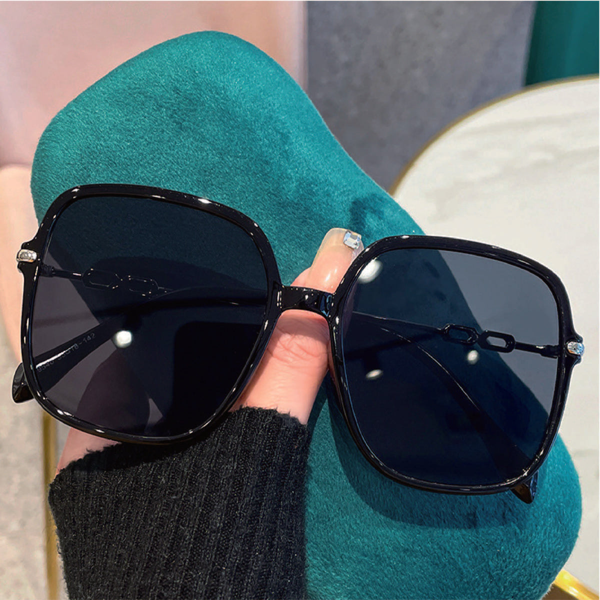 Oversized Square Frame Sunglasses Gradient Chain Temple UV400