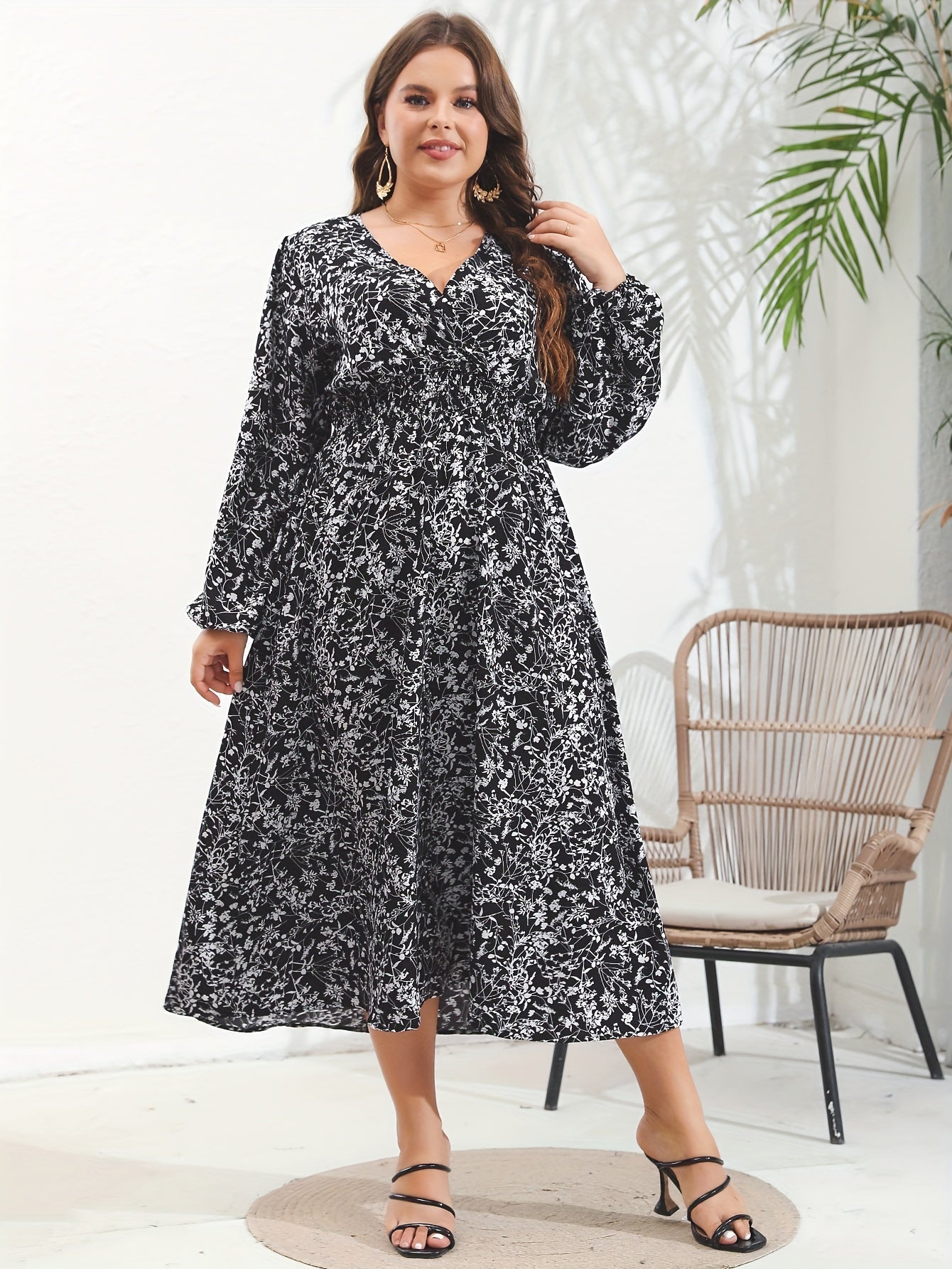 Women's Plus Ditsy Print Long Sleeve V Neck Nipped Waist Dress