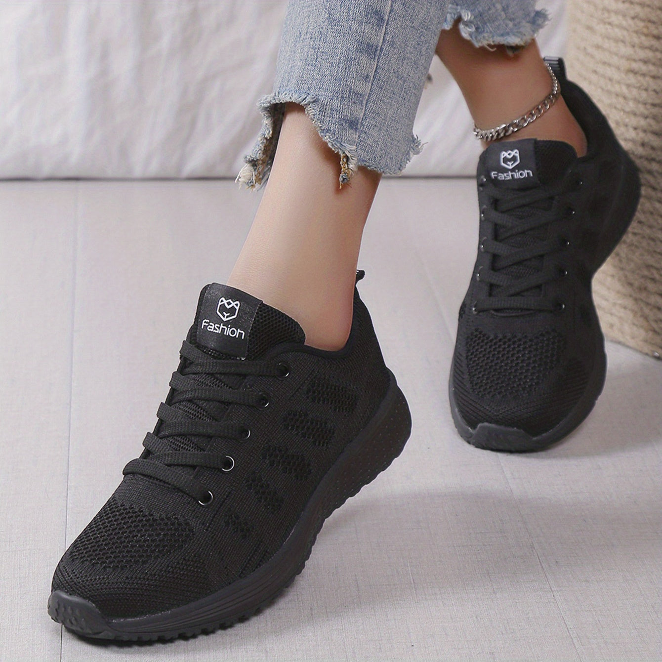 Women's Breathable Low Top Running Shoes Light And Comfortable