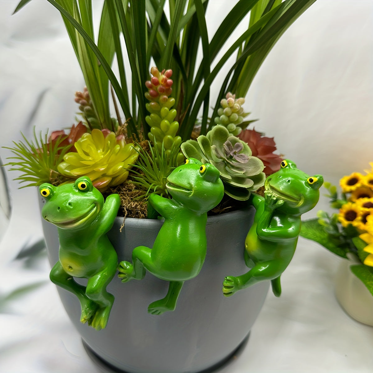 3pcs Hanging Frog Figurines Set for Lawn or House Decor