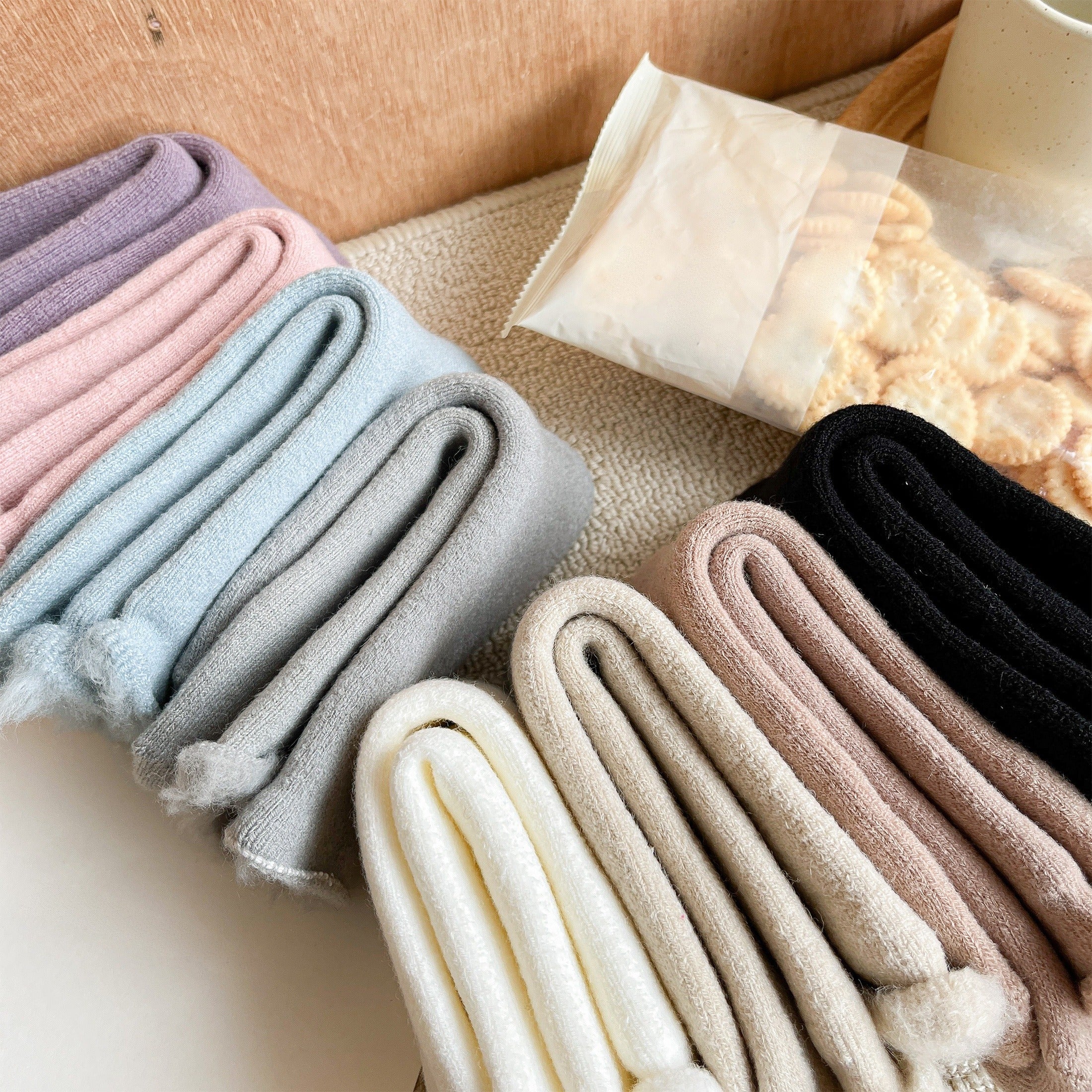 6 Pairs Plush Lined Socks - Cozy & Stylish Letter Pattern Women's Stockings