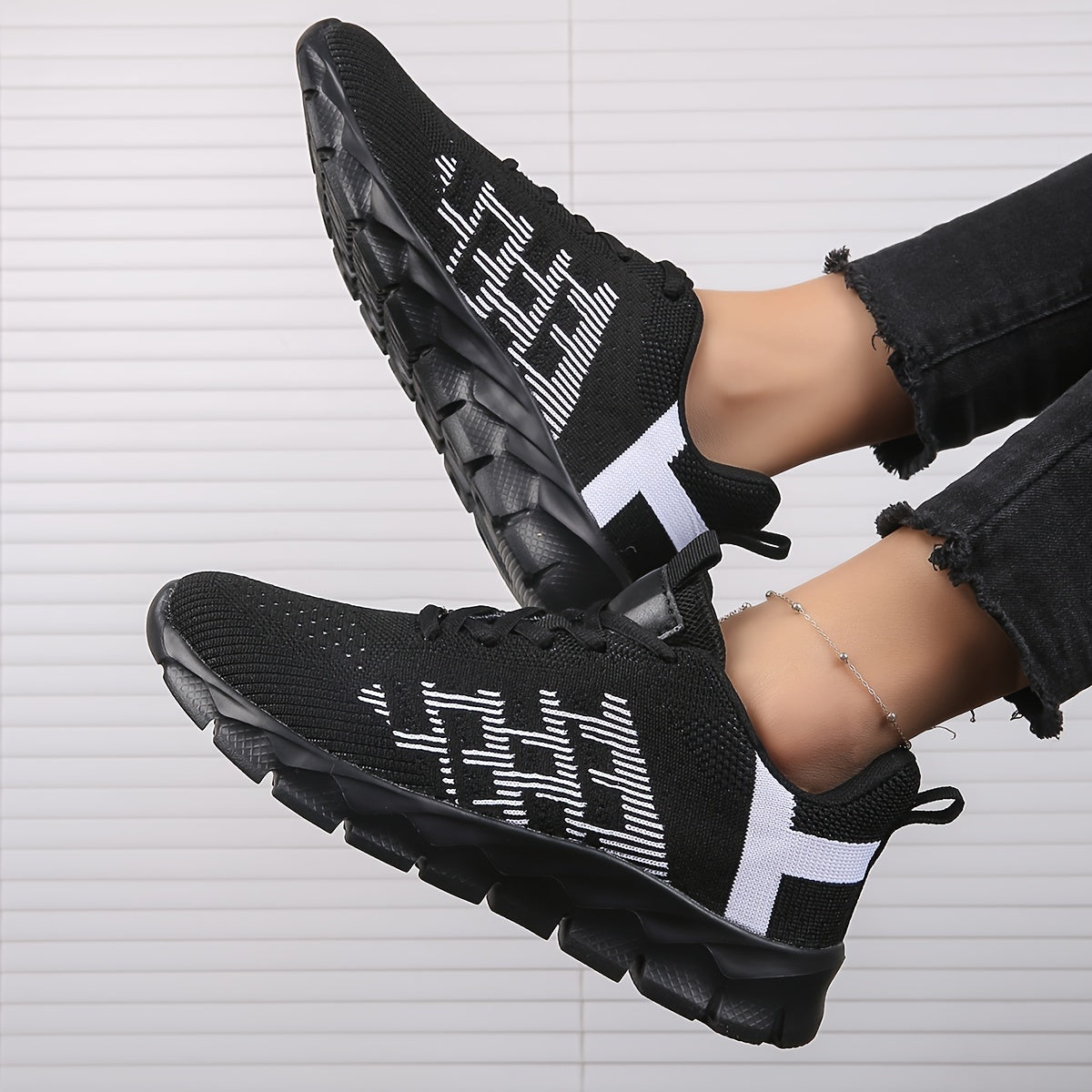 Breathable Flying Woven Running Shoes Wear Resistant Non Slip Sneakers