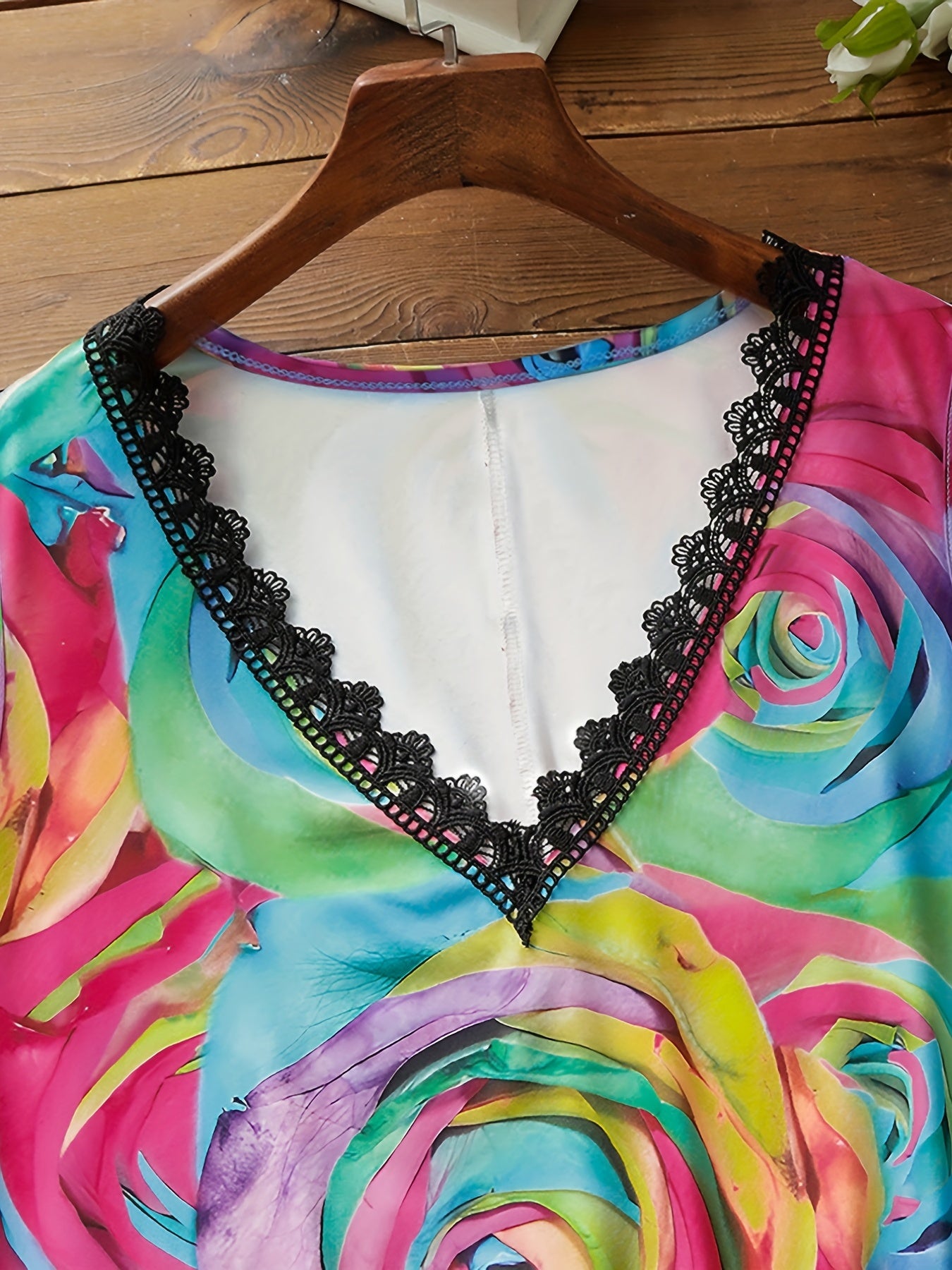Colorful Rose Print Lace Trim V Neck Plus Size Tank Top