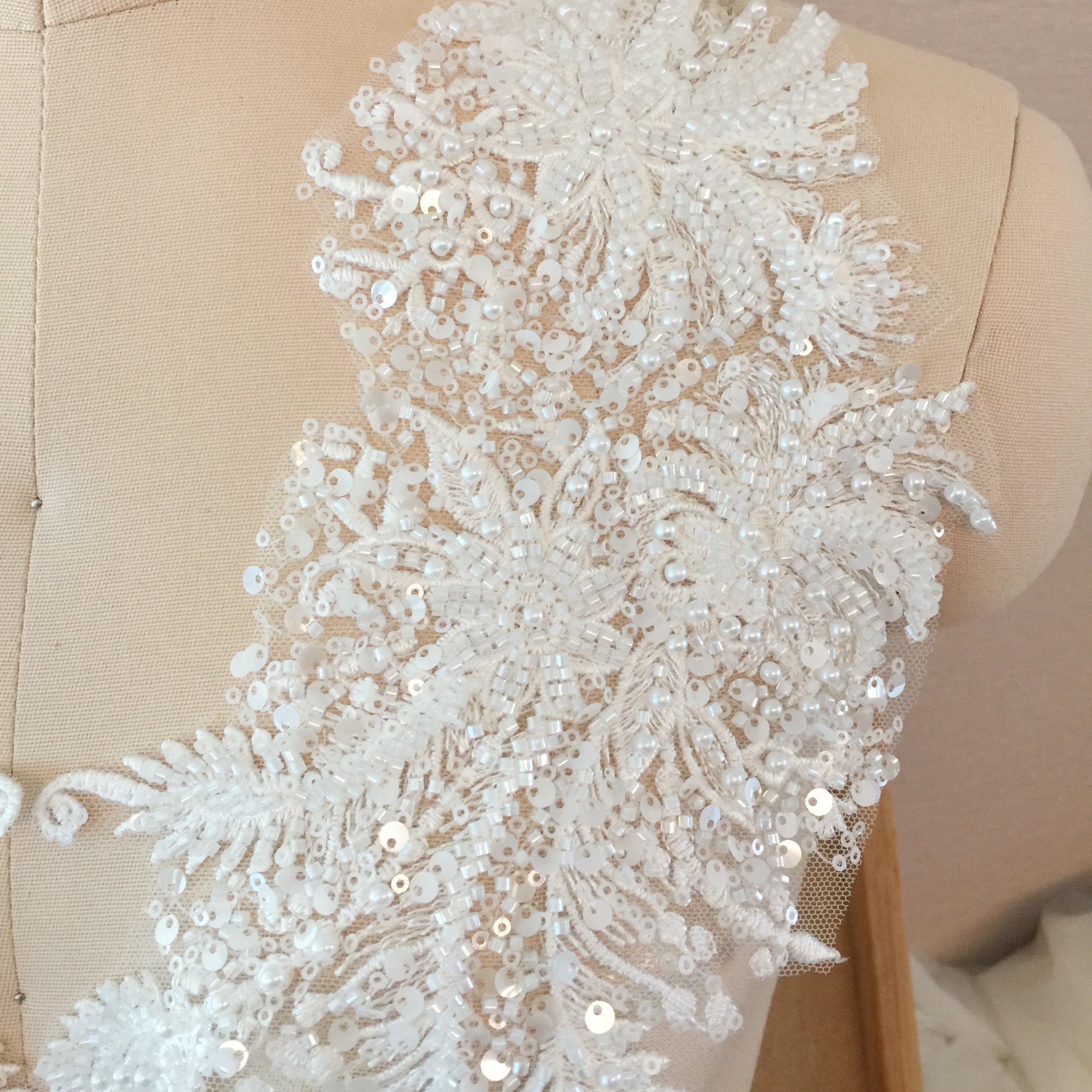 2pcs Flower Beaded Lace Rhinestone Applique Patches for Wedding Dresses