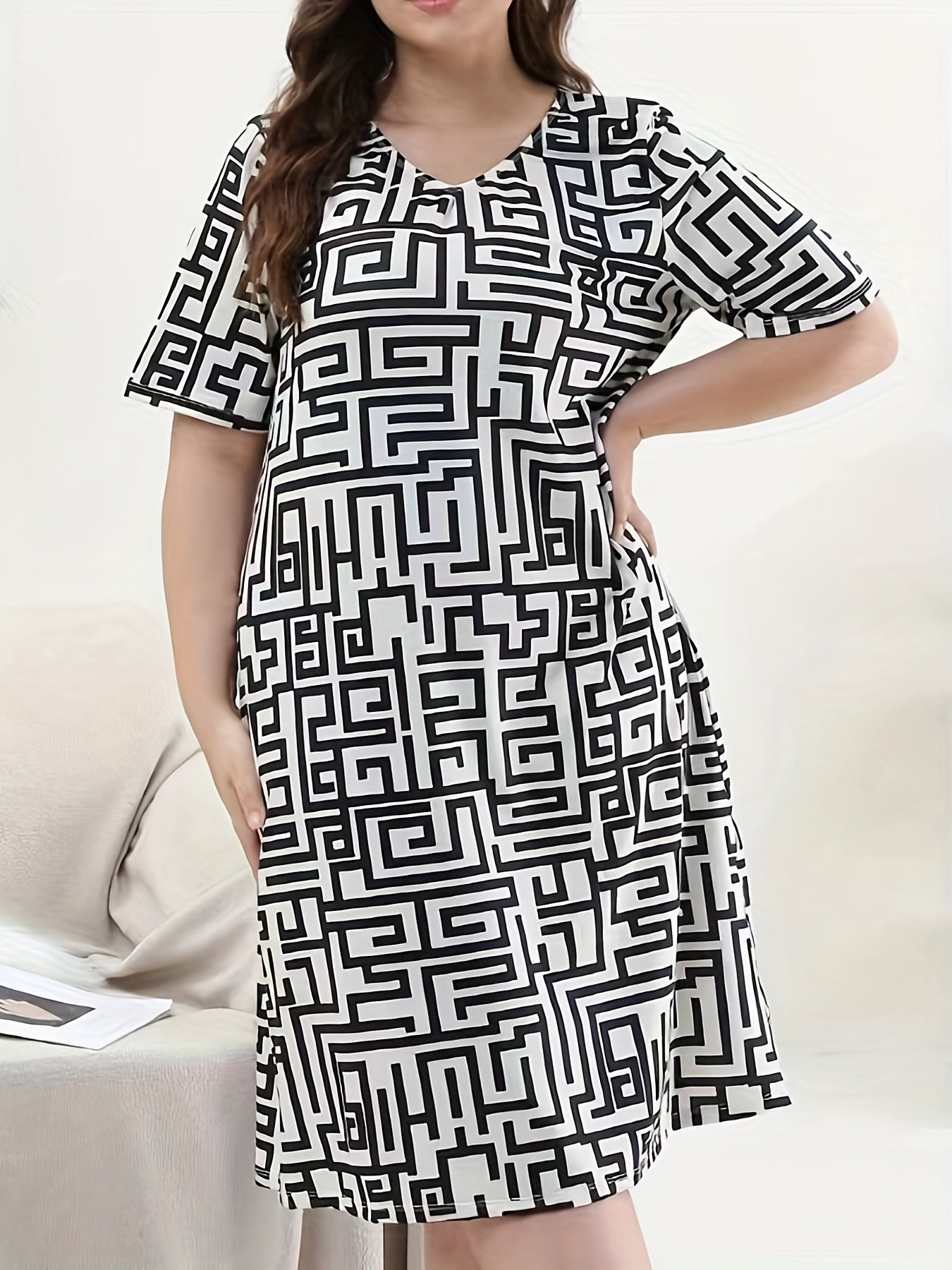  Greek Key Print V Neck Short Sleeve Nightdress