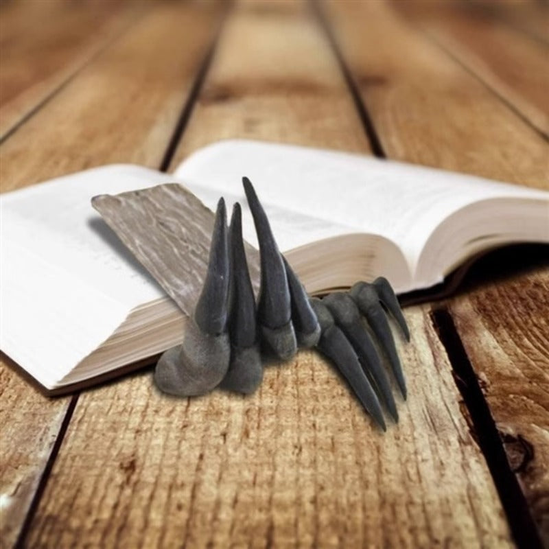 2pcs Devil Claw Resin Figurines Realistic Hand Figures with Sharp Claws