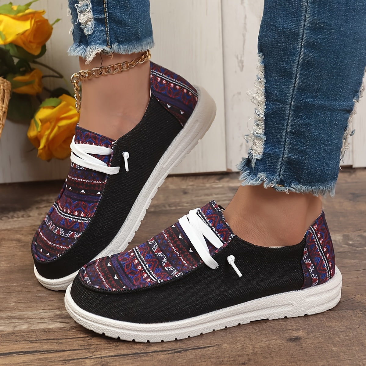 Women's Skate Shoes with Square Pattern Decoration