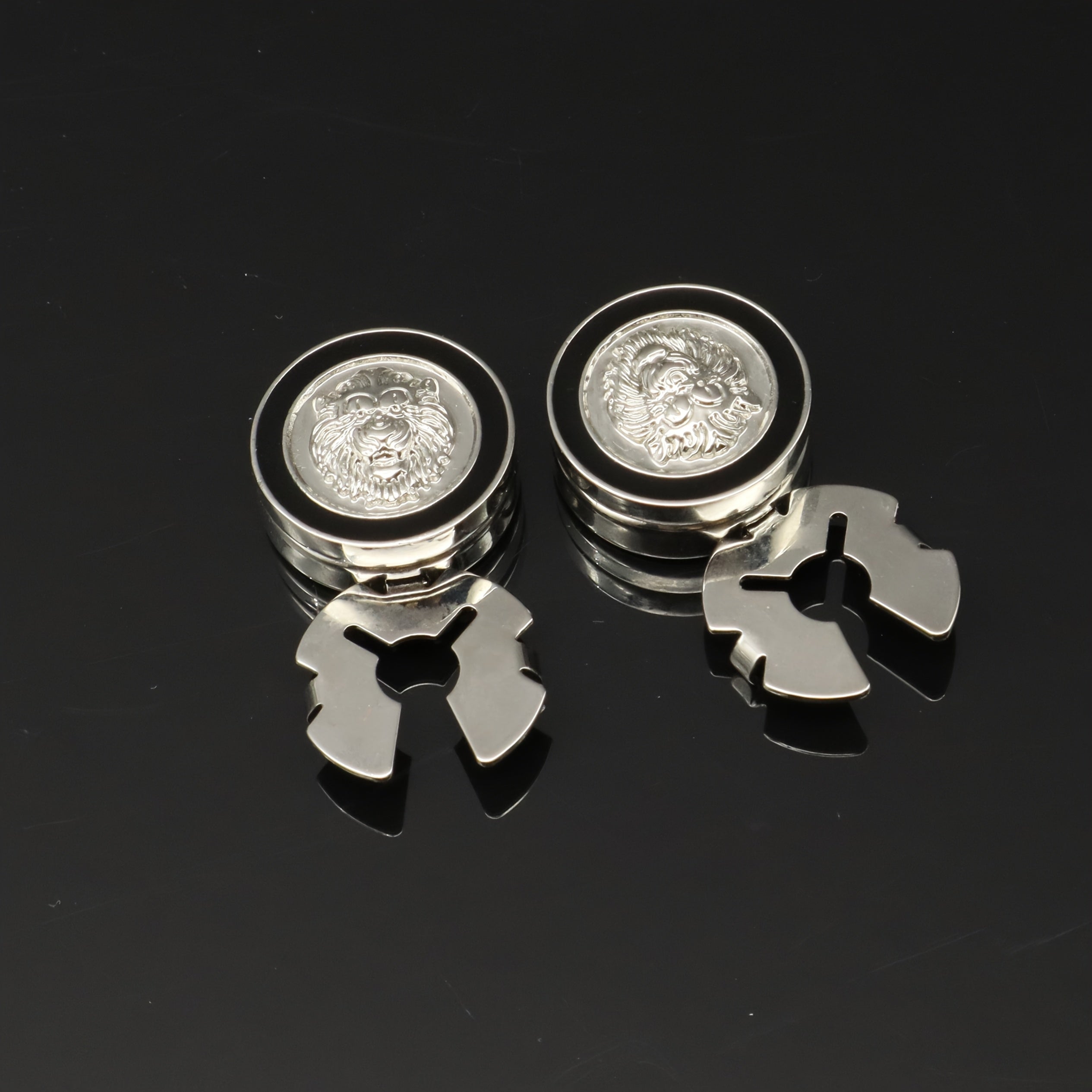 2 Packs of Lion Head Button Buckles for Fashionable Accessories