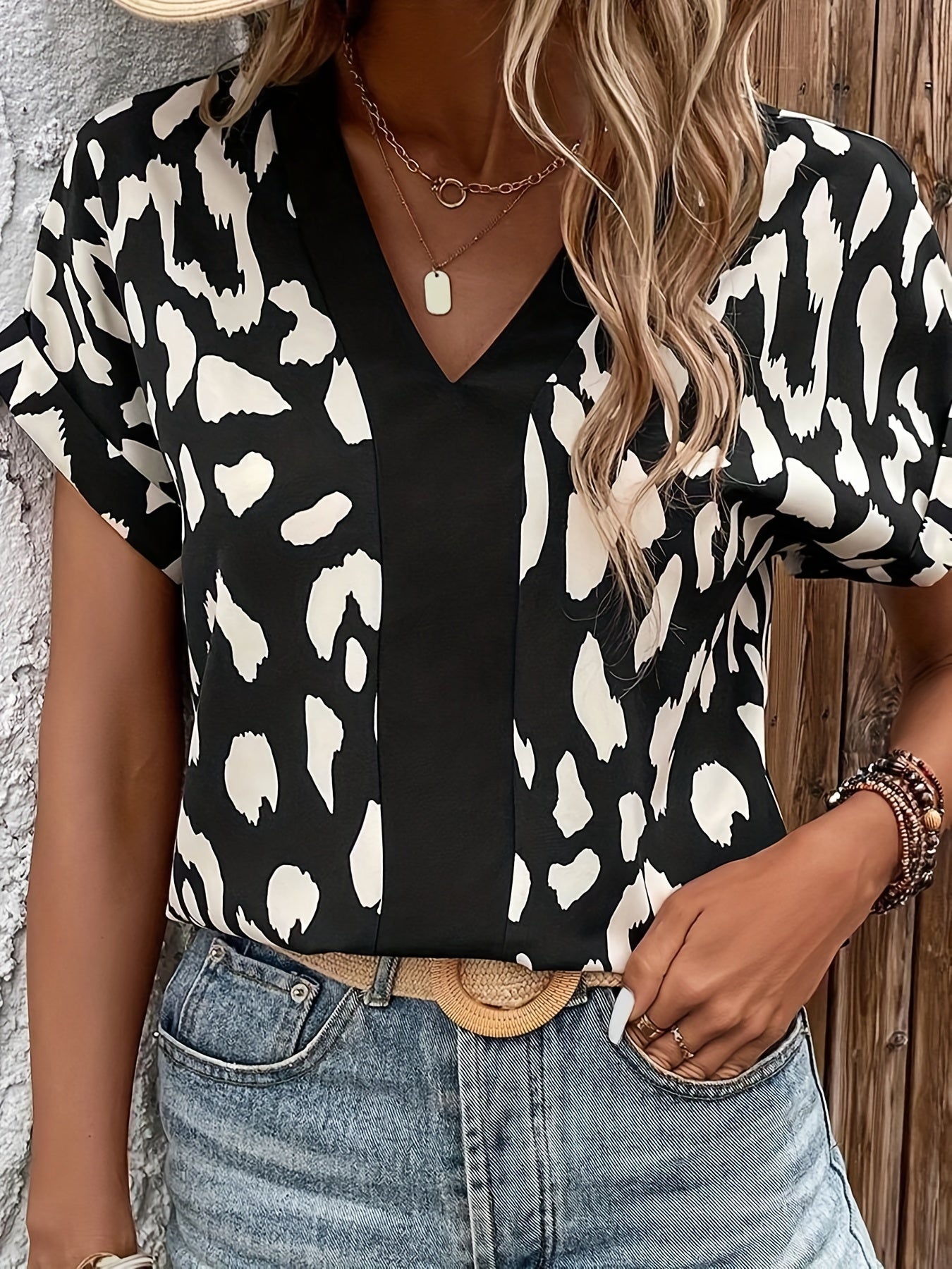  Geometric Print V Neck Short Sleeve Blouse