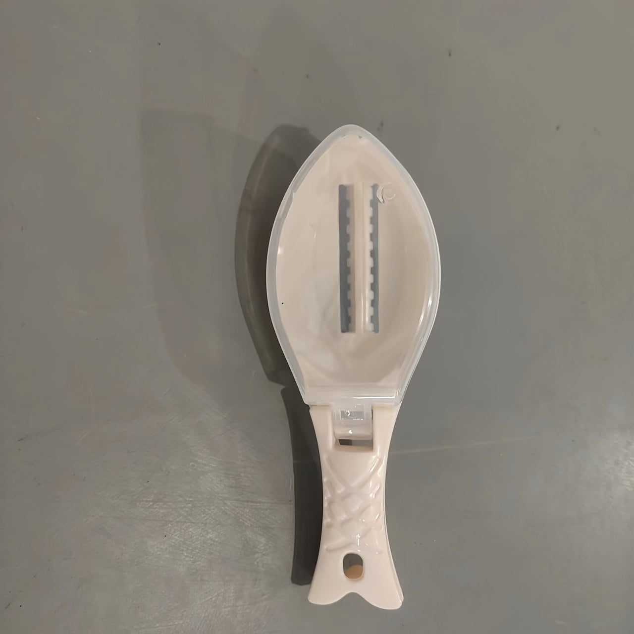 Fish Scale Remover Plastic Peeler Cleaner Fish Skin Brush Kitchen Fish Scaler