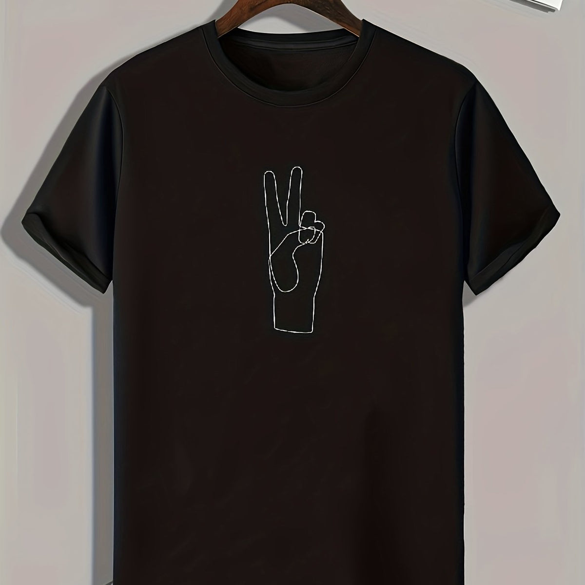 V sign Pattern Print Men's Sports T-shirt Graphic Tee for Fitness