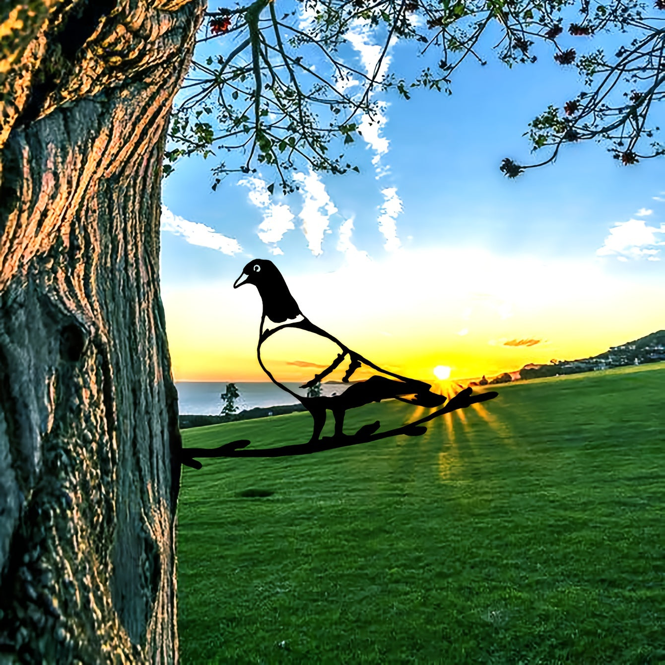Iron Carrier Pigeon Tree Trunk Stake Fence Decor