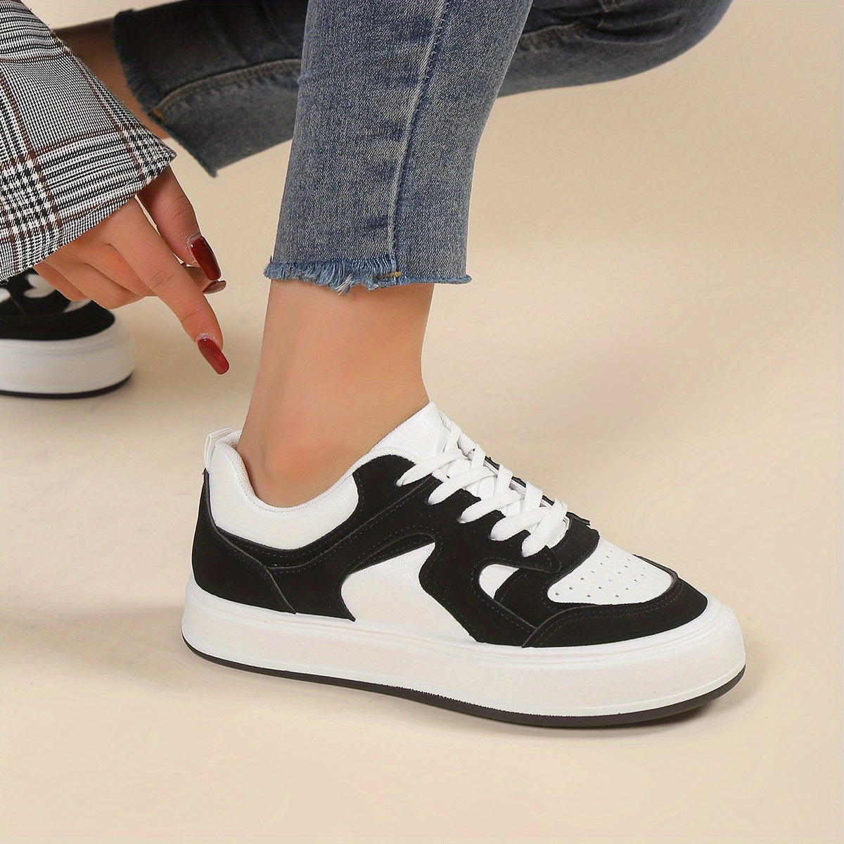 Women's Colorblock Platform Sneakers Round Toe Low Top Skate Shoes