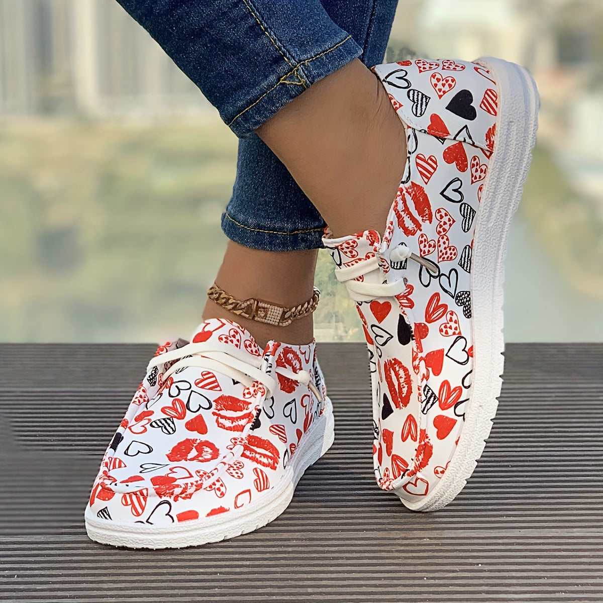 Heart & Lip Print Canvas Shoes Breathable Lace-up Flats