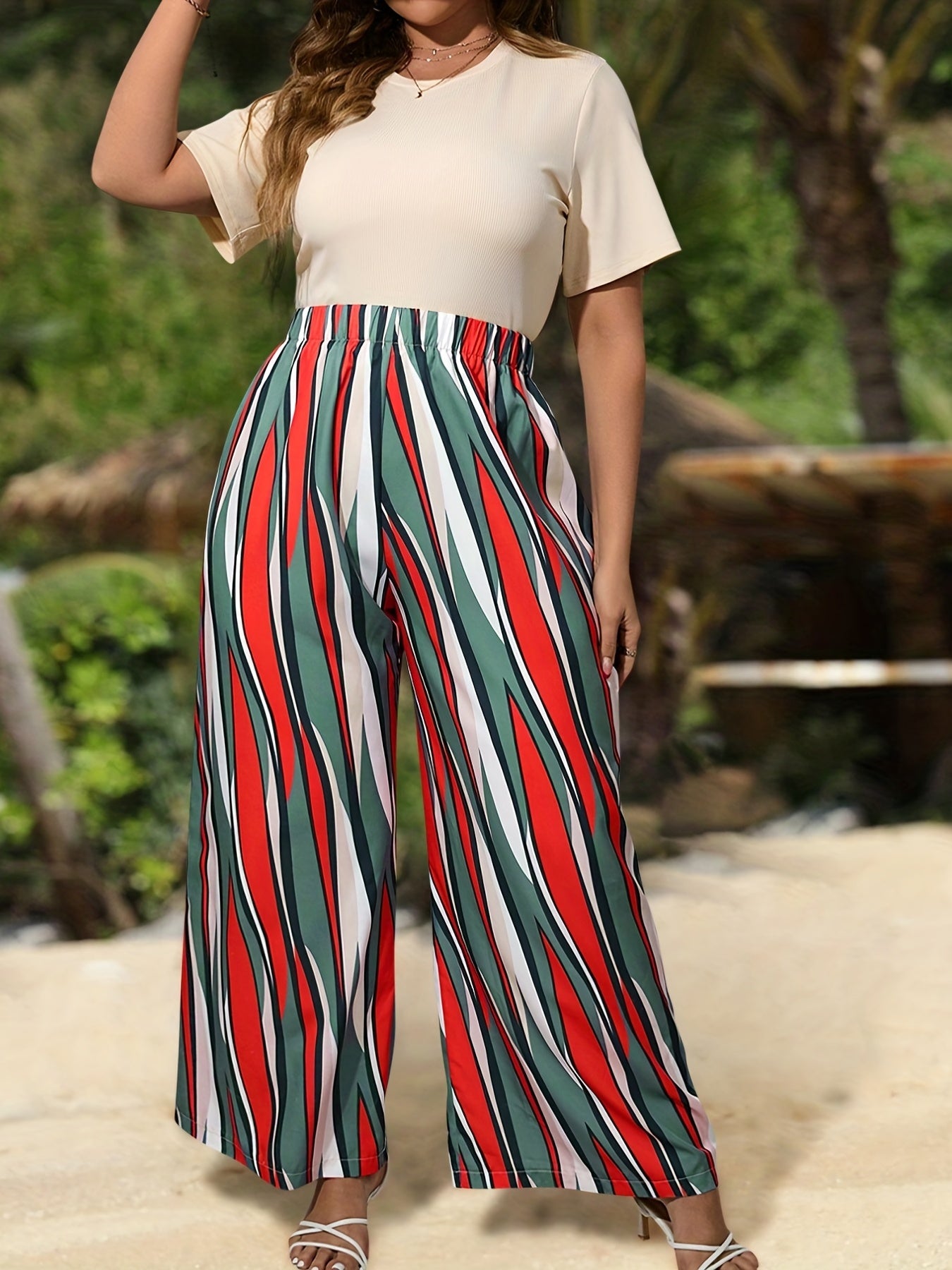  Casual Outfit: Solid Tee & Stripe High Rise Pants Set