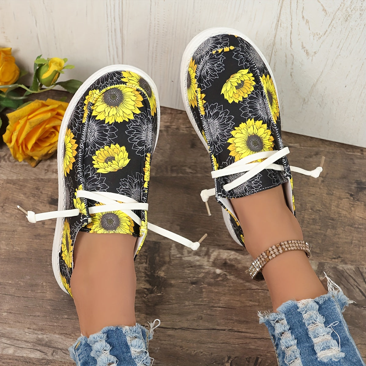 Women's Sunflower Pattern Round Toe Canvas Slip-On Walking Shoes